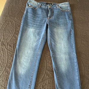 Tahari stretch ankle jeans (26.5” inseam)